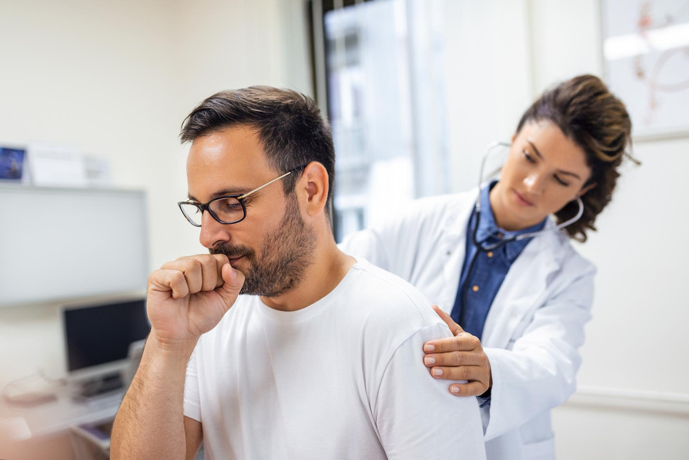 A man who needs moisturizing oral spray visiting his doctor to discuss his health condition.